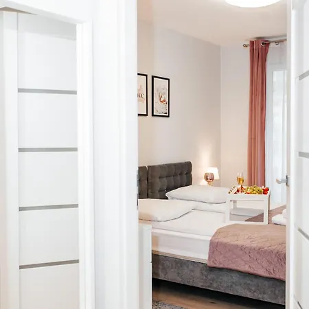Maya's Flats & 42 - Swietej Barbary