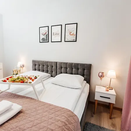 アパート Maya's Flats & 42 - Swietej Barbary *