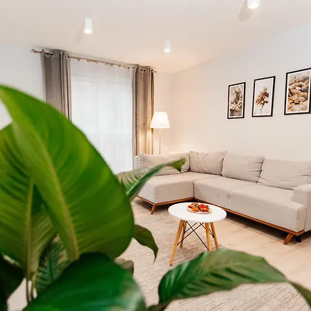 Maya's Flats & 42 - Swietej Barbary *