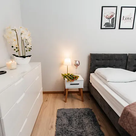 Maya's Flats & 42 - Swietej Barbary