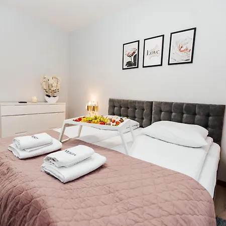 Maya's Flats & 42 - Swietej Barbary غدانسك