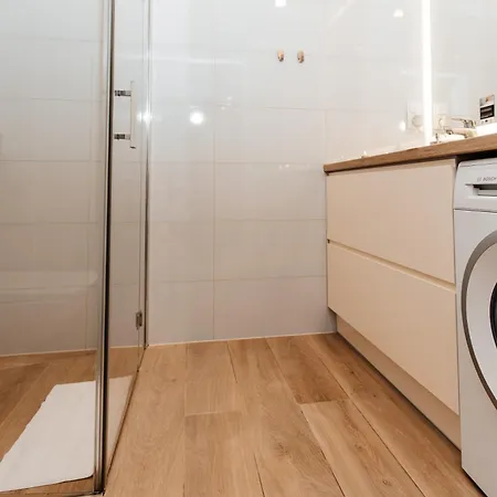 Maya's Flats & 42 - Swietej Barbary *