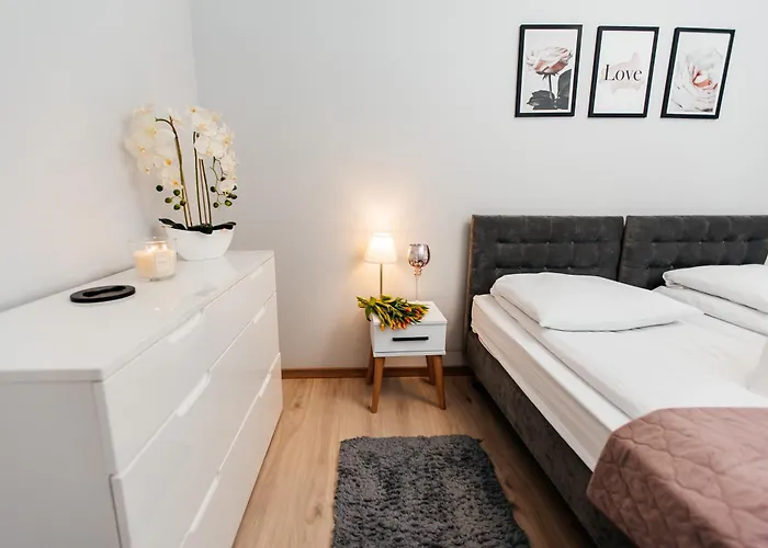 Maya's Flats & 42 - Swietej Barbary