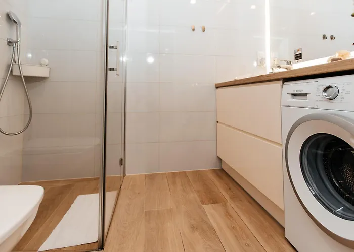 Maya's Flats & 42 - Swietej Barbary *