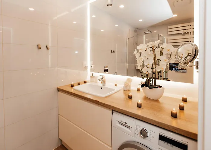 Maya's Flats & 42 - Swietej Barbary