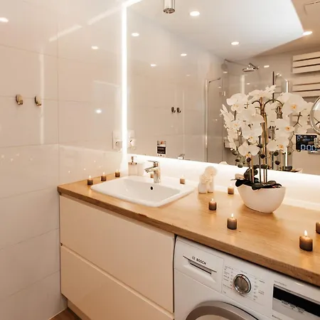 Maya's Flats & 42 - Swietej Barbary